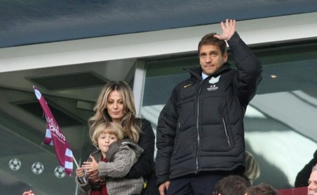 Срамно! Феновете на Юнайтед освиркаха минутата на Стилиян Петров