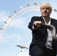 Борис Джонсън прекачва Лондон на велосипеди 