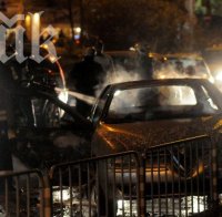 Кола изгоря на столично кръстовище (снимки)