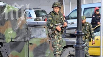 двама полицаи загинаха сблъсъци въоръжени лица тунис