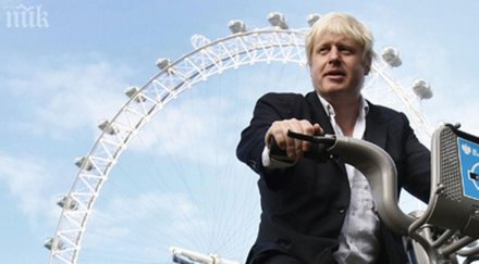 борис джонсън прекачва лондон велосипеди