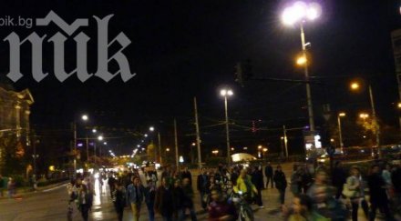 реформаторите прозорците софийския университет аплодират студентите