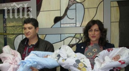 родителите четиризнаците получиха двустайно общинско жилище