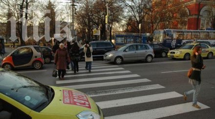 даваш предимство пешеходна пътека метеш улиците