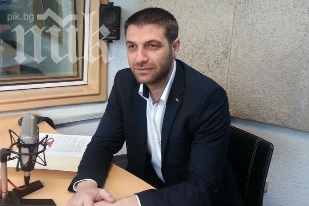 Служебен министър с 4 апартамента и 215 бона в банката!