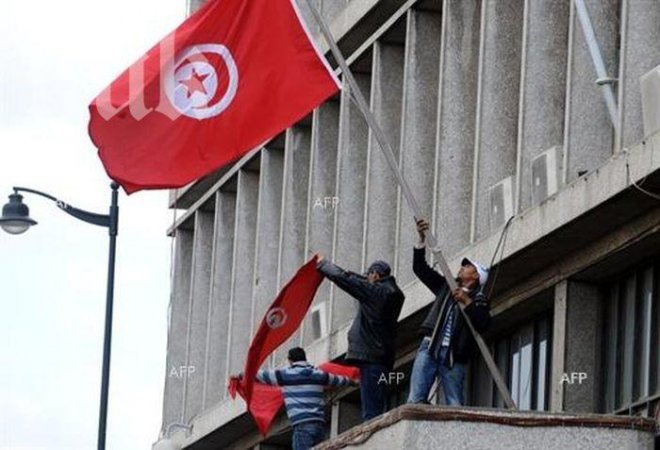 Петима ранени при нападение срещу офис на управляващите в Тунис ислямисти