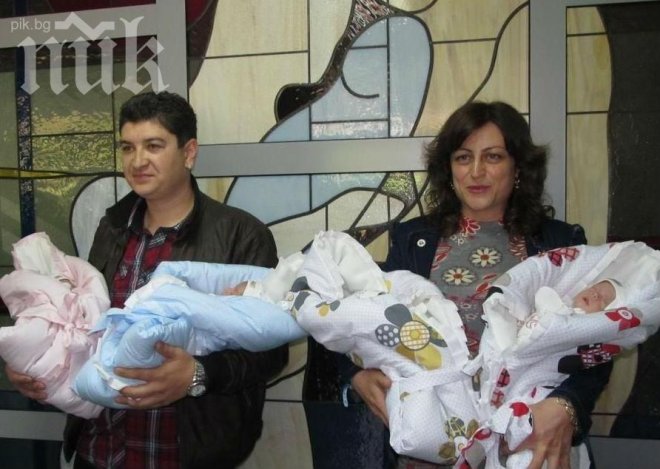 Родителите на четиризнаците получиха двустайно общинско жилище