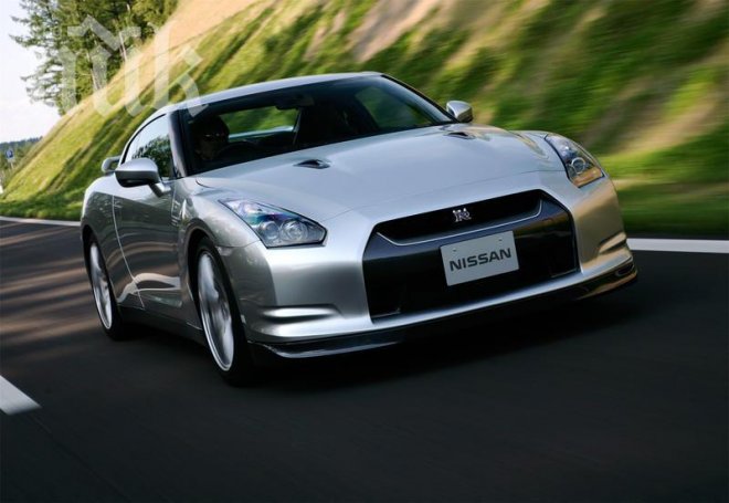 Бизнесмен на Skyline убива двама души на пътя 