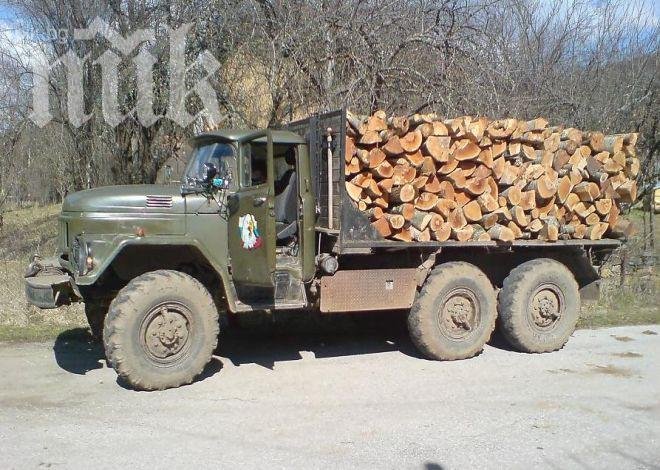 Полицията спипа два камиона с крадени дърва