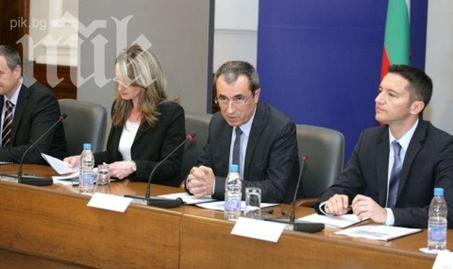 Орешарски спеши Златанова и Вигенин да замажат гафа с мораториума