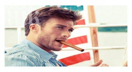 фенки вървят тълпи сина клинт истууд