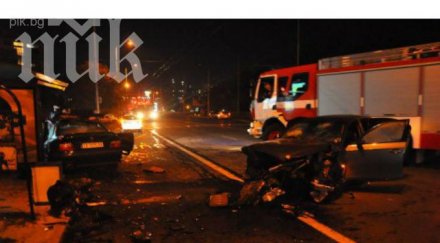 бмв заби светофар загина шофьорът двама ранени