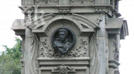 крадат метални части паметника васил левски софия