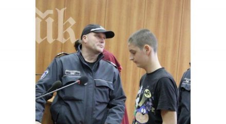 вижте иван наръга приятеля искрен родителите плачат съда обновена