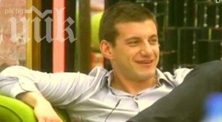 пламен сложи табела вип апартамента вбеси шамара