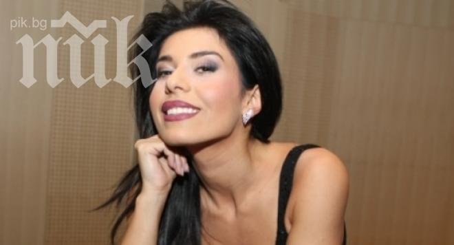  Зла прокоба! Актриса загина върху лобното място на известен певец