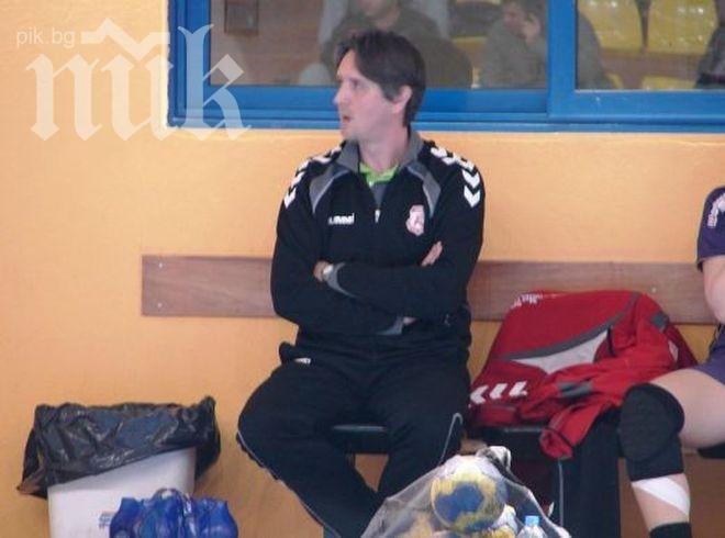 Треньор лъже, че дъщеря му е загинала, бяга в друг отбор