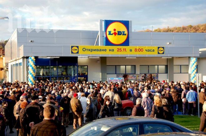 Гневна клиентка: Лидъл - Илинден пробутва пилешки бутчета, натъпкани с вода!