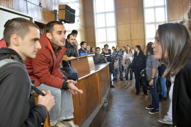 Контрапротестиращи увещават колегите си да спрат блокадата на Алма Матер