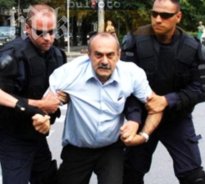 Павел Шопов от Атака беснее в Гърция - нахвърли се на българин в Атон