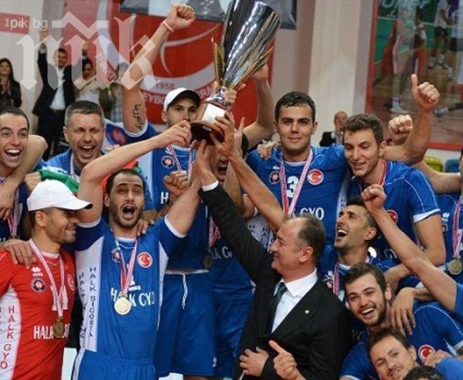 Истерия по Матей Казийски в Анкара, фенки го черпят с локум