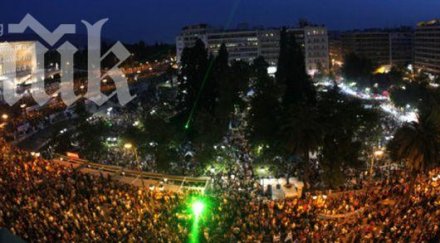 хиляди гърци пак улиците недоволстват нов данък