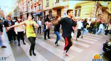 студенти блокираха кратко движението ректората