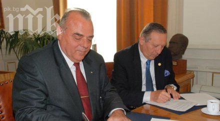 ректорът унсс харесва емигрирайте