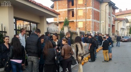 простестиращи направиха зла шега бойко изсипаха тикви къщата банкя чест хелоуин