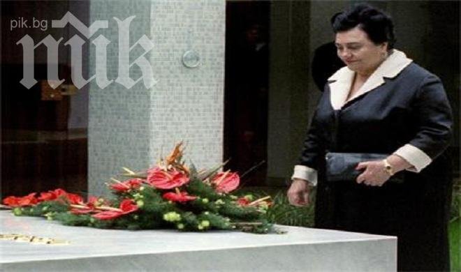 Откраднаха ордени от гроба на вдовицата на Тито