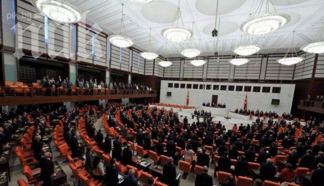 Прогрес! Жени със забрадки влязоха за първи в парламента на Турция