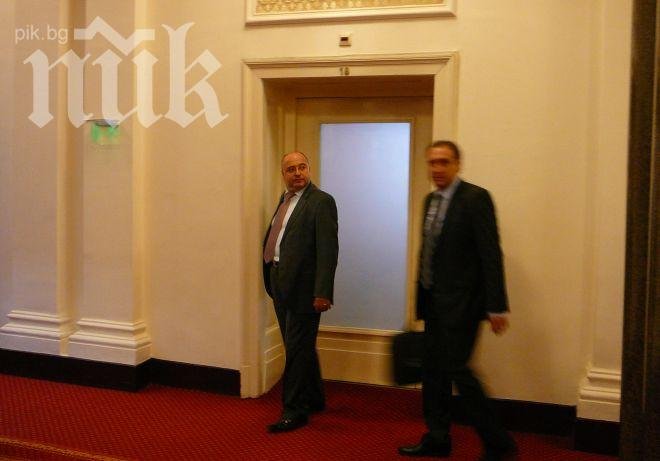 Местан се сдоби със собствена канцелария в парламента – предишната на Волен