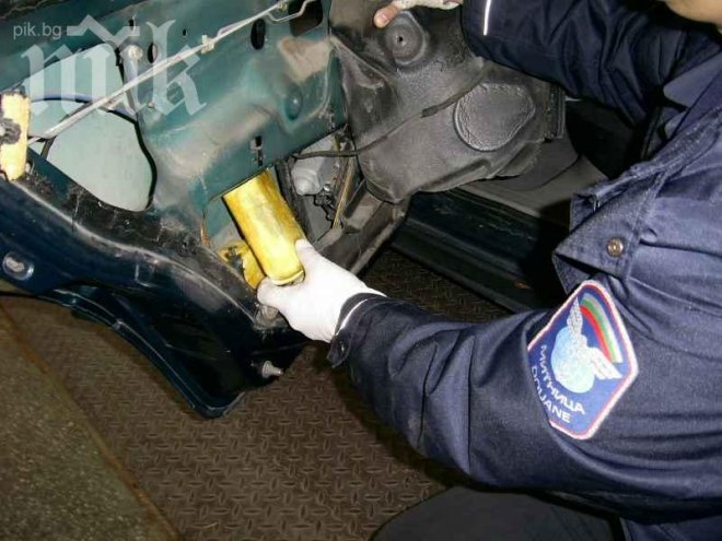 Митничари спипаха мъж при опит да вкара в страната хероин за 1,4 млн. лв. 