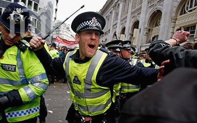 Британската полиция арестува четирима за тероризъм