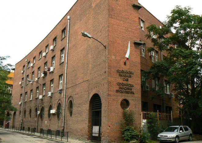 Първо в ПИК! Сигнал за бомба опразни Софийския районен съд