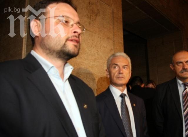 Атака излиза на протест срещу сирийските бежанци