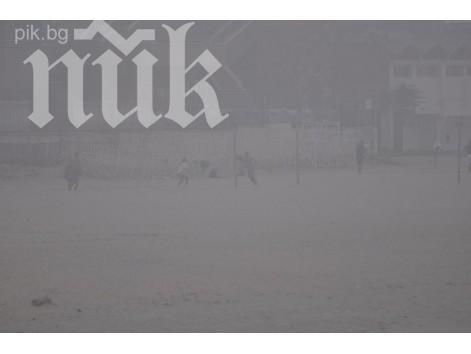 Кошмарна мъгла скри Варна! (снимки)