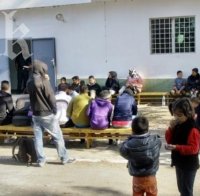 Плевенско село скочи срещу бежанци, можело да са терористи