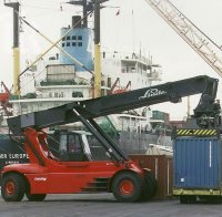 Затвориха пристанището във Варна заради мъгла