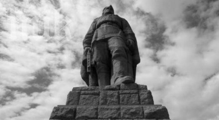 почина прототипът паметника альоша пловдив