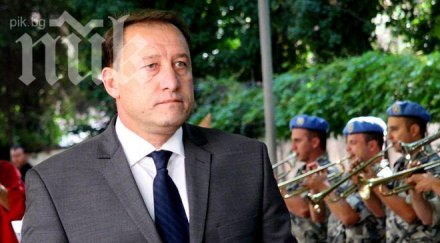 скандал военният министър раздаде 136 млн бонуси високи успехи