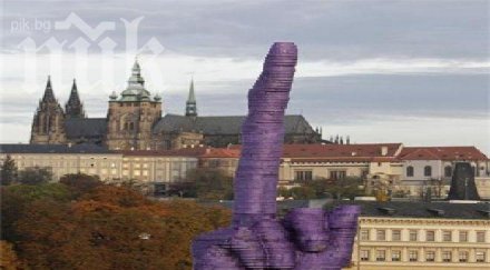 гигантски среден пръст идва българия