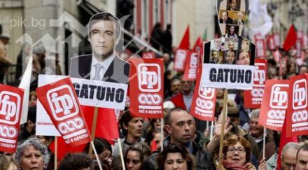 хиляди португалци протест заради съкращения бюджета