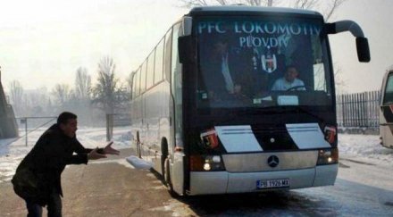 бомбичка разтресе автобуса локомотив