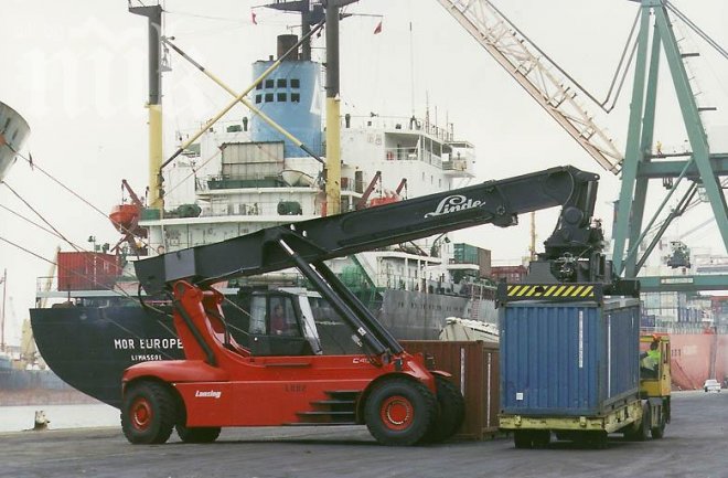 Затвориха пристанището във Варна заради мъгла