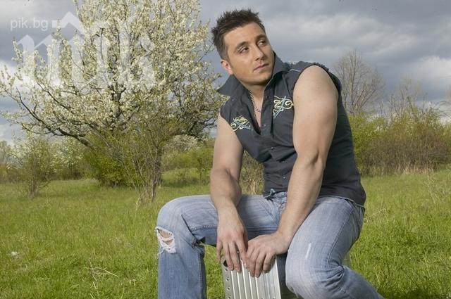 Константин загубил девствеността си на 13 с най-добрата приятелка на Лияна