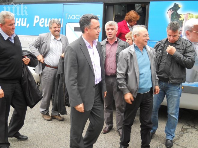 Ахмед Доган и жриците му изритани от сарая край „Росенец”  