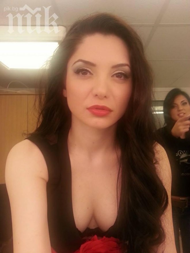 Ели Гигова изпъчи пищен бюст, Фейсбук спори има ли силикон