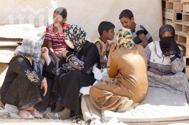 Сирийци бягат през Трън за Западна Европа