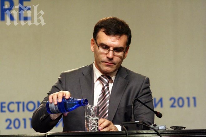 Симеон Дянков получил предложението да стане ректор, докато бил на море